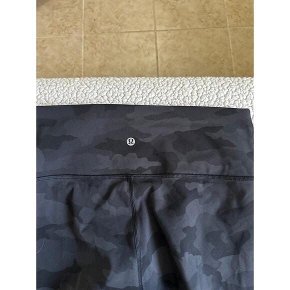 Lululemon black camo leggings - Picture 6 of 7